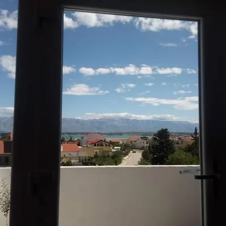 One Bedroom Loft Apartment With Nice View Nin Exterior photo