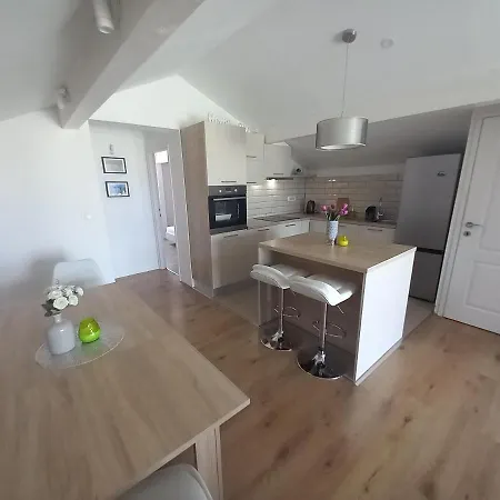 One Bedroom Loft Apartment With Nice View Nin Exterior photo